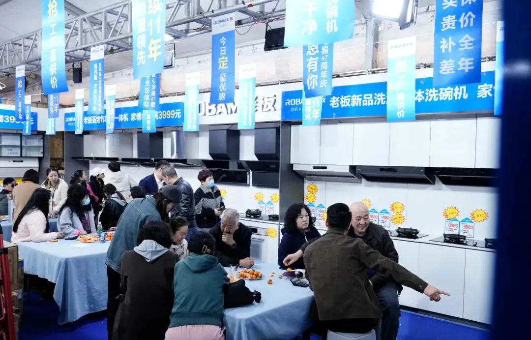 走一线改文风|当促消费遇上好环境，九原区给出了怎样的“化学反应”