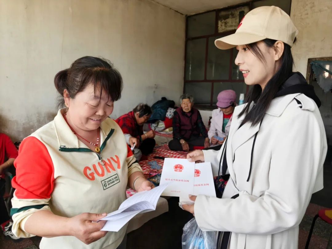 第一部分：阿嘎如泰苏木结亲干部深入牧民家中开展文明宣讲.jpg
