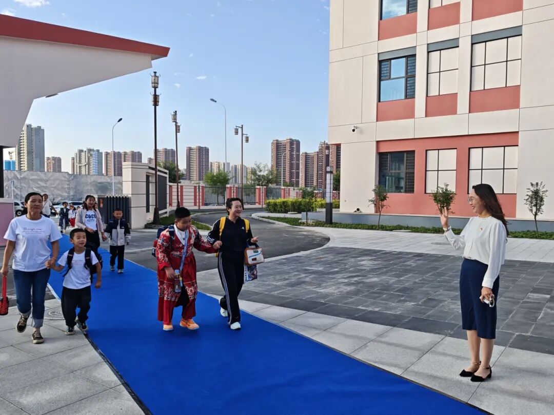 世纪路第二小学美丽校园照片.jpg