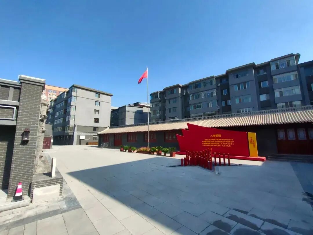 1759980601910096691.jpg auto