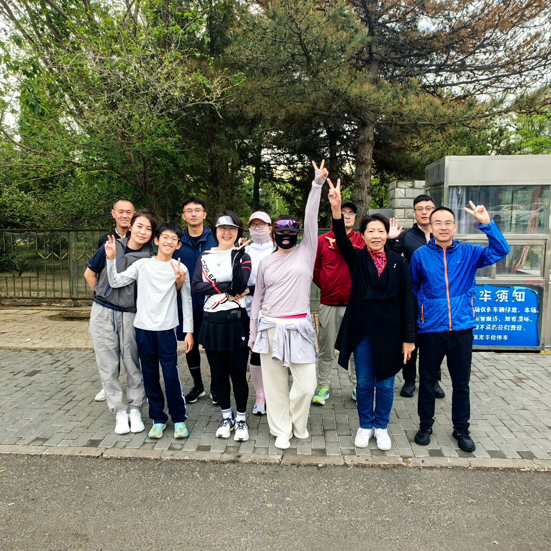 1779956617650067897.jpg 青春逐晨光 运动绽芳华!九原区青年晨跑健步走活动圆满举办.jpg